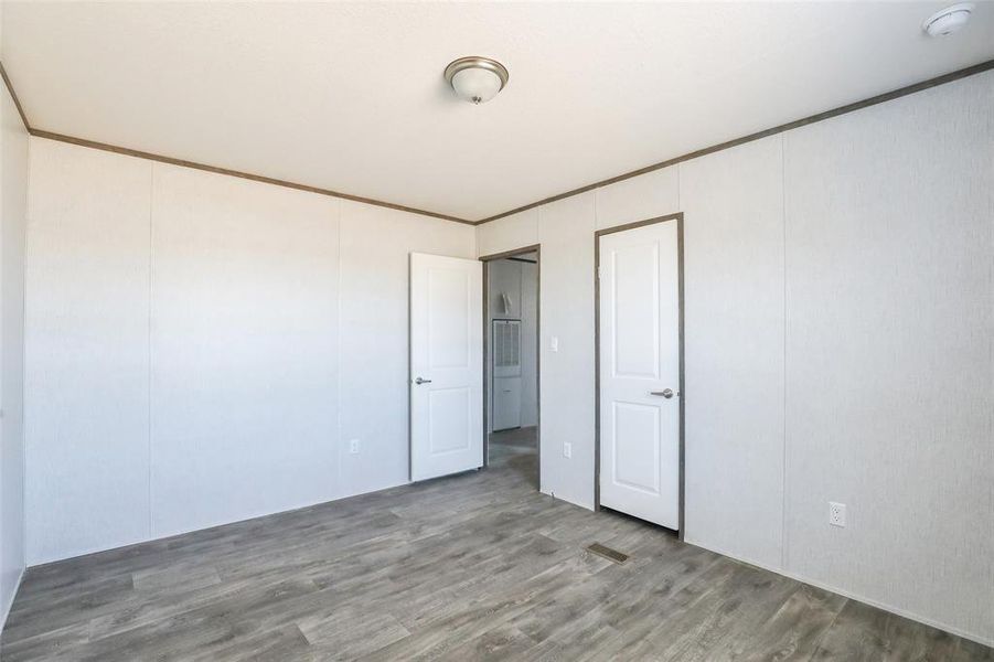 Spacious, unfurnished interior of a new home in , Merkel (Image 22).