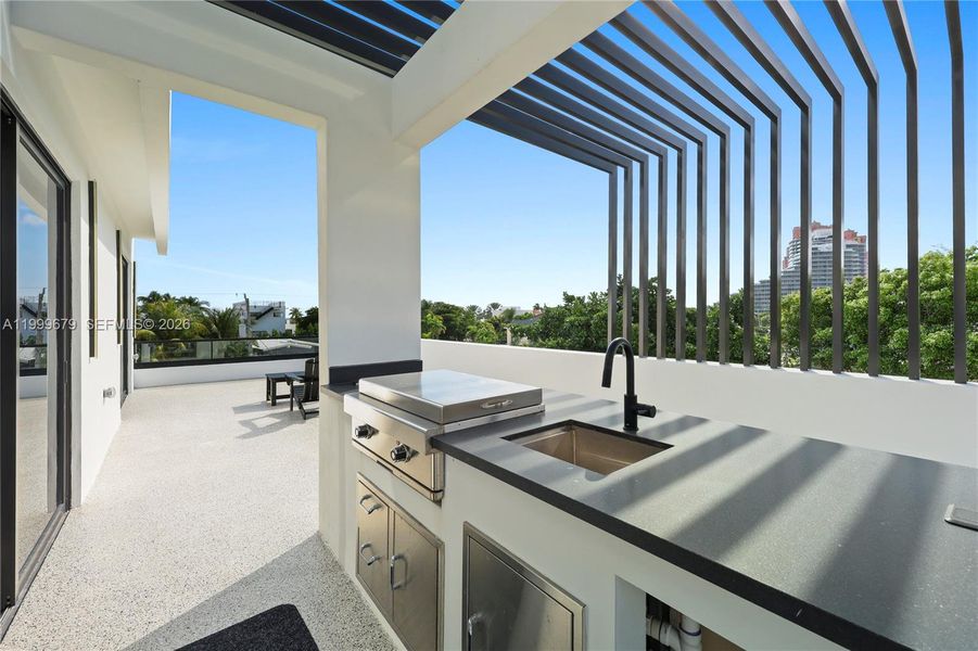 Exterior details and patio area of a home in , Fort Lauderdale (Image 33).