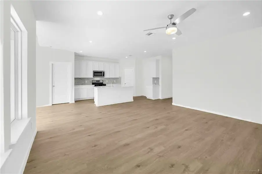 Spacious, unfurnished interior of a new home in Tamarron, Fulshear (Image 14). Spacious, unfurnished interior of a new home in Tamarron, Fulshear (Image 14).