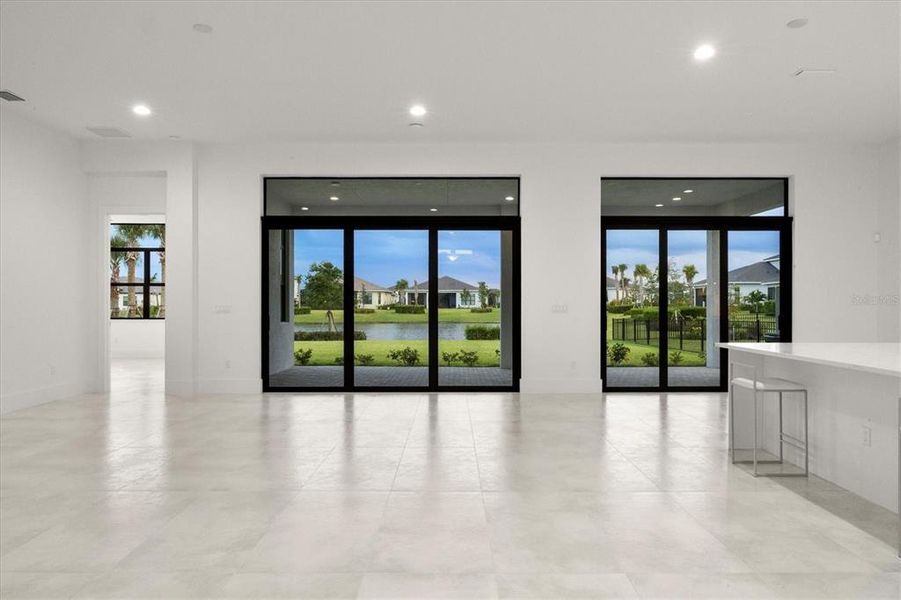 Spacious, unfurnished interior of a new home in , Sarasota (Image 39).
