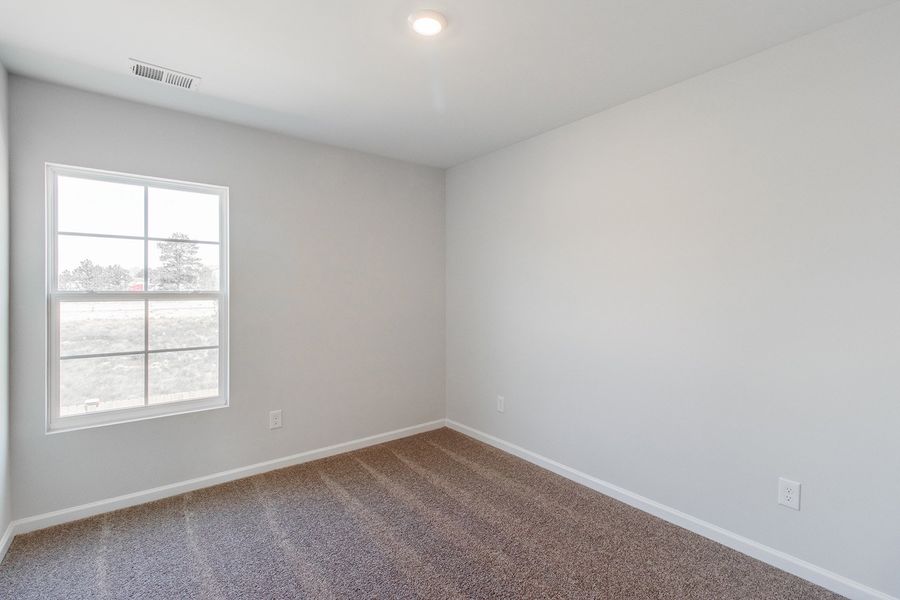 Spacious, unfurnished interior of a new home in Astoria, Columbia (Image 25).