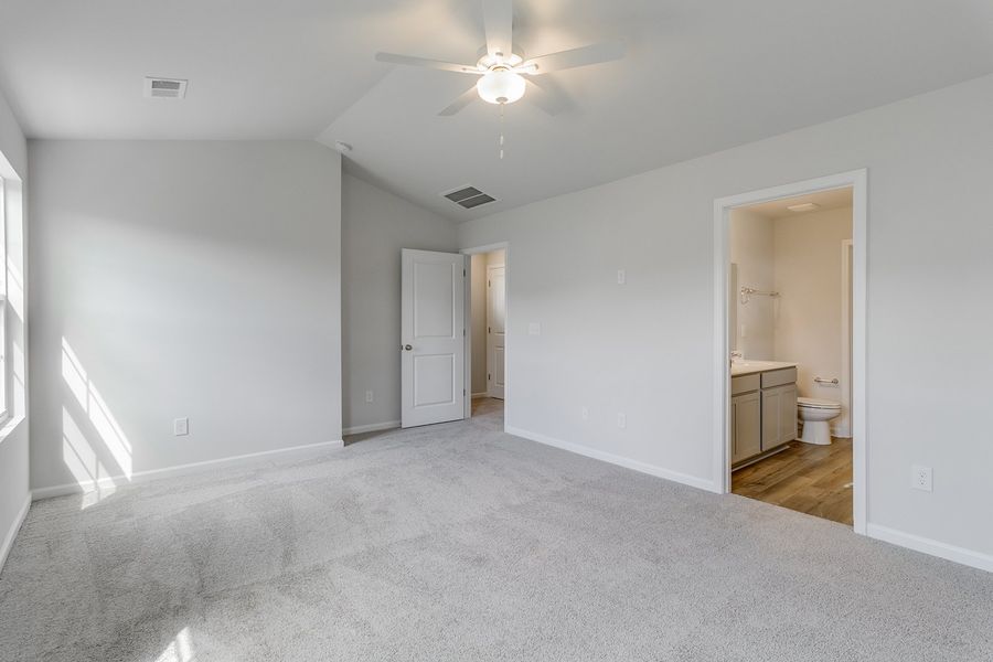 Spacious, unfurnished interior of a new home in Winston Point, Gilbert (Image 19). Spacious, unfurnished interior of a new home in Winston Point, Gilbert (Image 19).