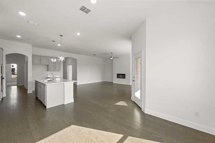 904 Meadowview- Dining-2 904 Meadowview- Dining-2