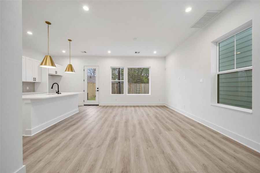 Spacious, unfurnished interior of a new home in , Houston (Image 27).