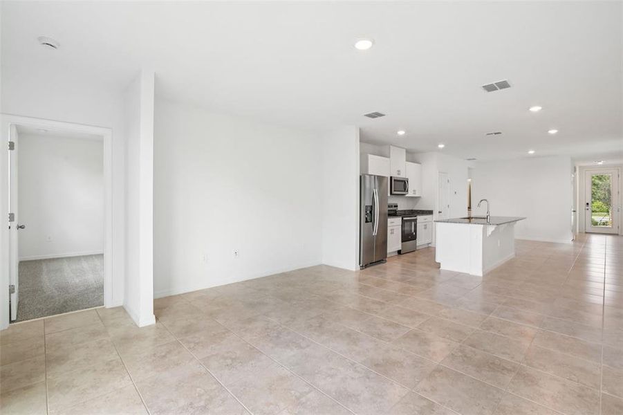 Spacious, unfurnished interior of a new home in Villamar - Classic Series, Winter Haven (Image 13).