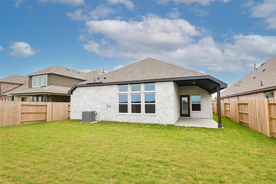 Exterior details and patio area of a home in Brookewater, Rosenberg (Image 23).