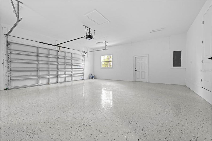 Spacious, unfurnished interior of a new home in , Weeki Wachee (Image 34).