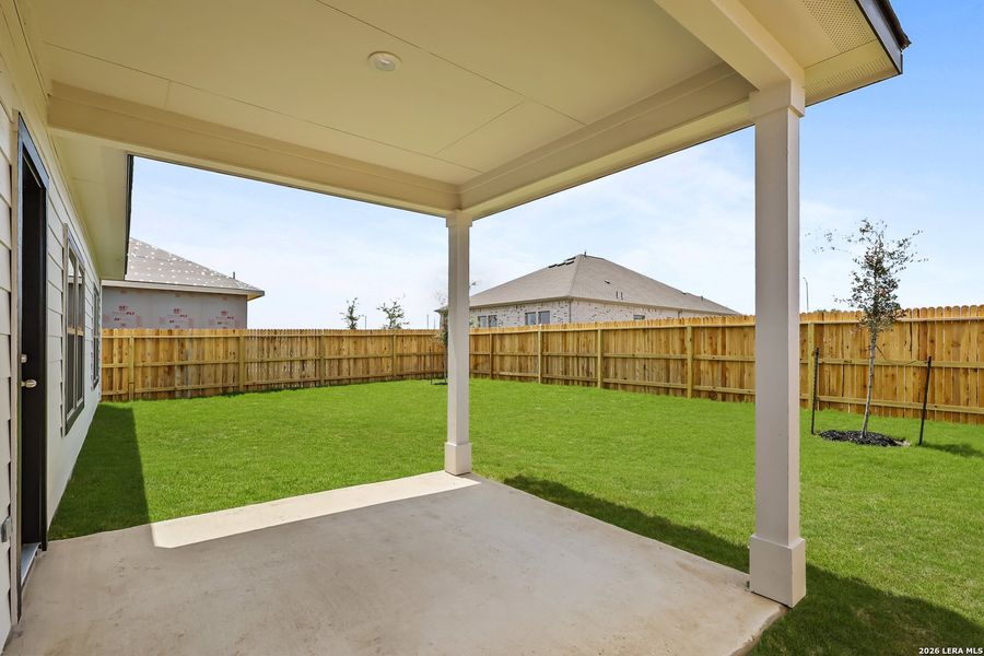 Exterior details and patio area of a home in Summerlin, San Antonio (Image 3).