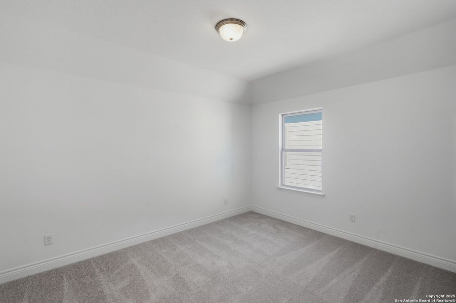 Spacious, unfurnished interior of a new home in Davis Ranch, San Antonio (Image 24).