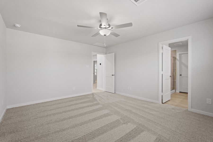 Spacious, unfurnished interior of a new home in Lakes at Black Oak, Magnolia (Image 16).
