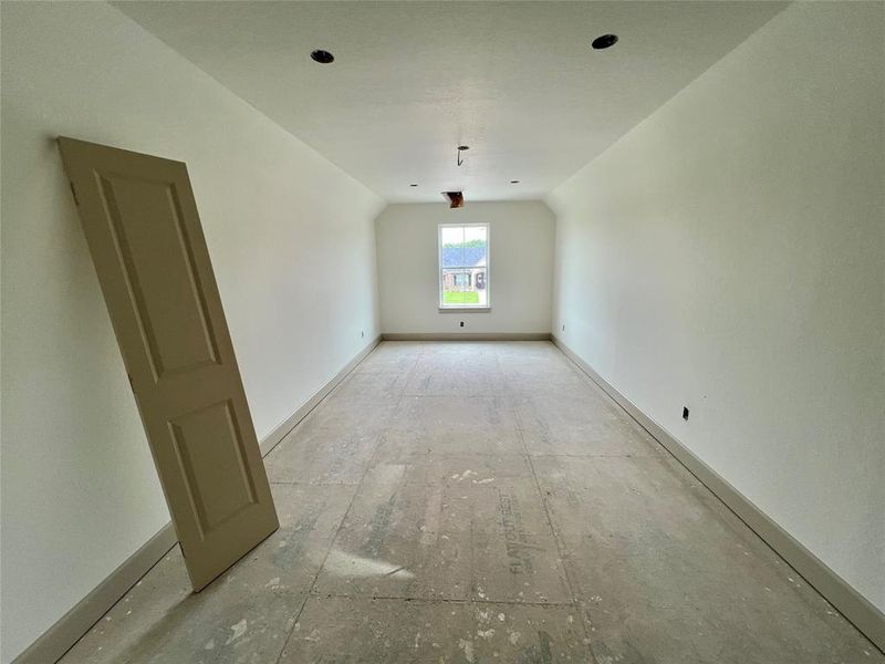 Spacious, unfurnished interior of a new home in , Angleton (Image 33).