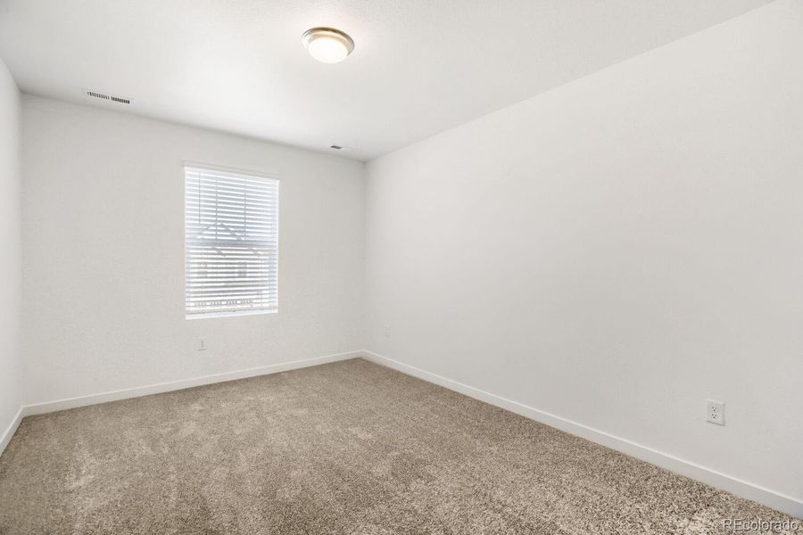 Spacious, unfurnished interior of a new home in Parterre, Thornton (Image 9).