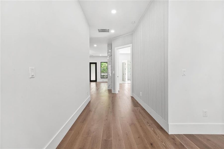 Spacious, unfurnished interior of a new home in , Atlanta (Image 37).