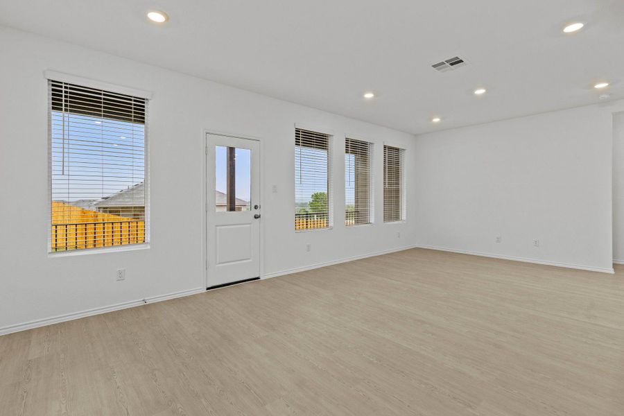 Spacious, unfurnished interior of a new home in Clayton Ranch, Copperas Cove (Image 27).