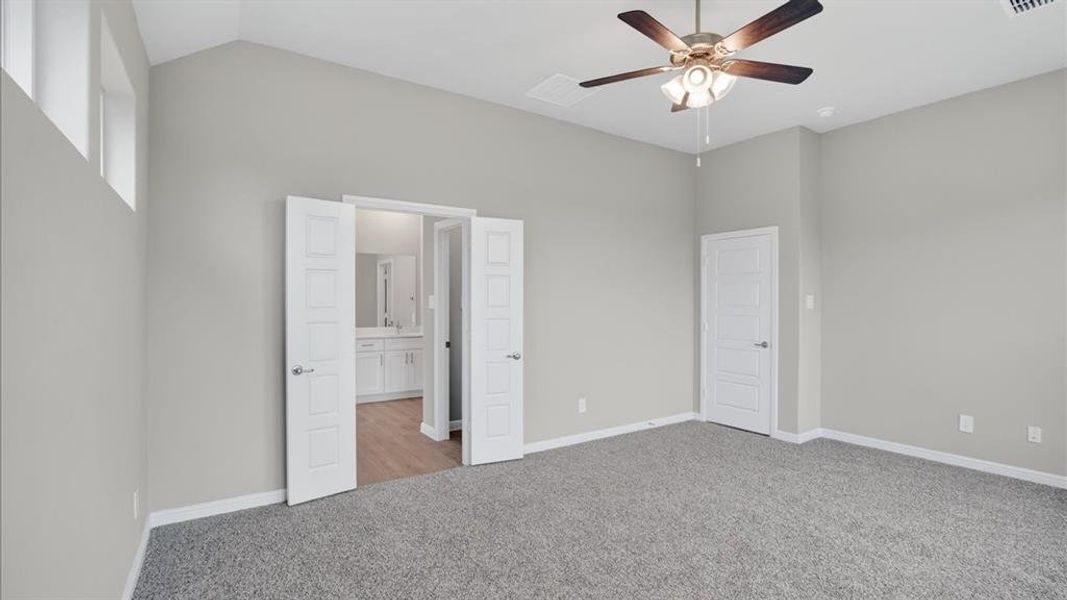 Spacious, unfurnished interior of a new home in , Grand Prairie (Image 13).