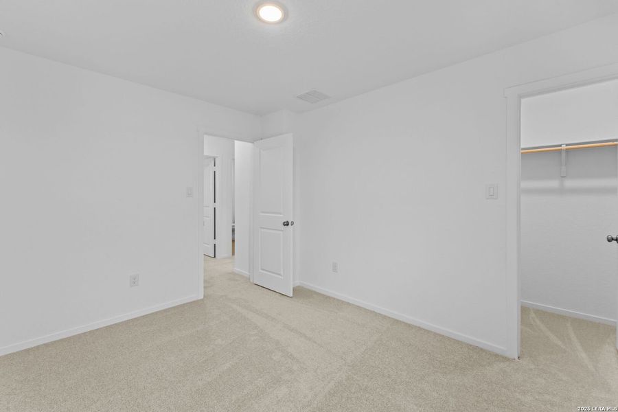 Spacious, unfurnished interior of a new home in Guadalupe Ridge, New Braunfels (Image 12).