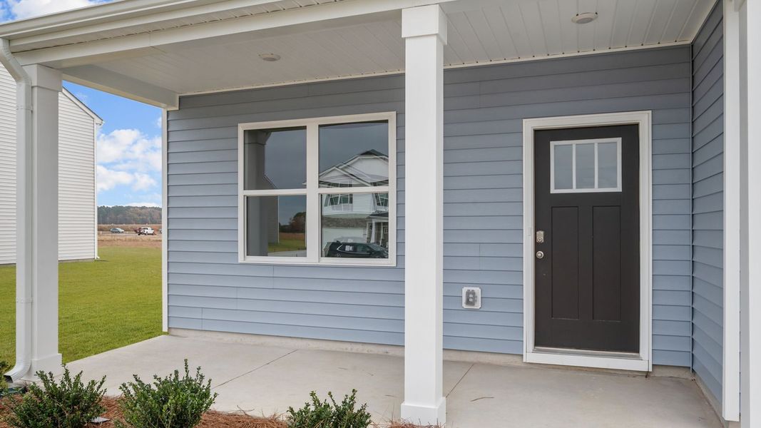 Exterior details and patio area of a home in East Ridge, Ayden (Image 3).