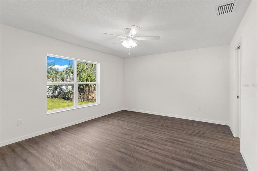 Spacious, unfurnished interior of a new home in , Leesburg (Image 34).