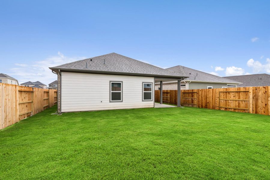 The Oakshire II- Rear Exterior and Yard