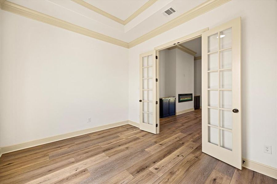 Spacious, unfurnished interior of a new home in Pecan Plantation, Granbury (Image 22).