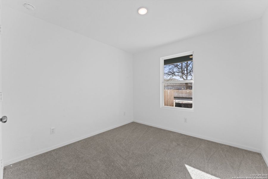Spacious, unfurnished interior of a new home in Friendship Oaks, Fredericksburg (Image 21).