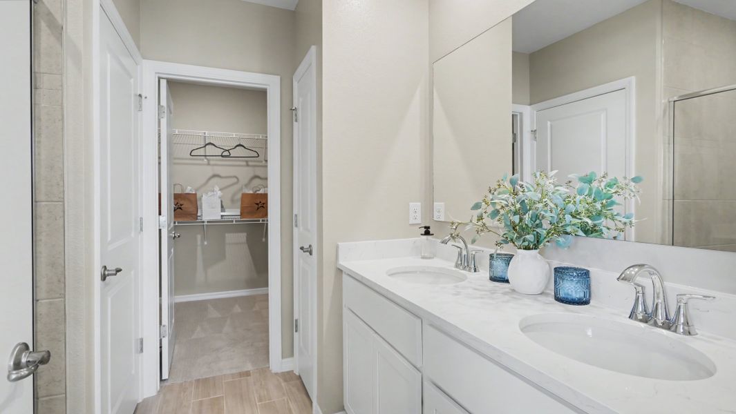 Representative furnished interior of a home built from the Lexington by Maronda Homes in Cassie Oaks, Jacksonville (Image 29).
