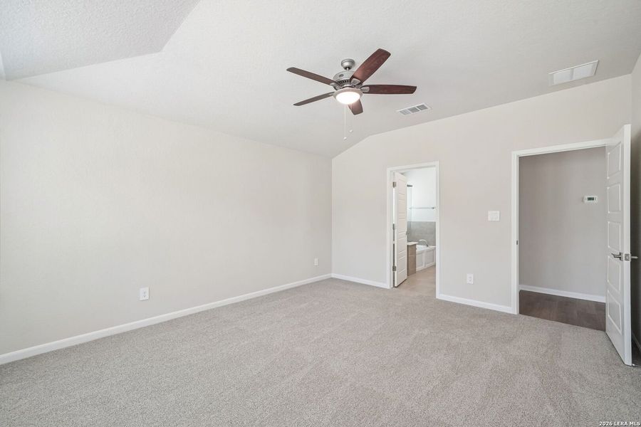 Spacious, unfurnished interior of a new home in Arcadia Ridge - Classic Series, San Antonio (Image 28).