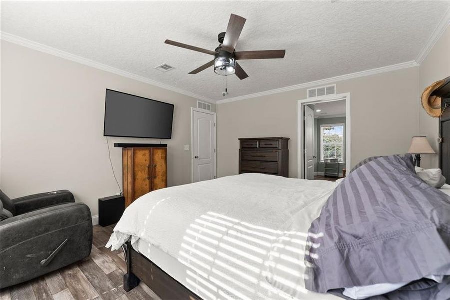 Furnished interior view inside a new home in , Alto (Image 8).