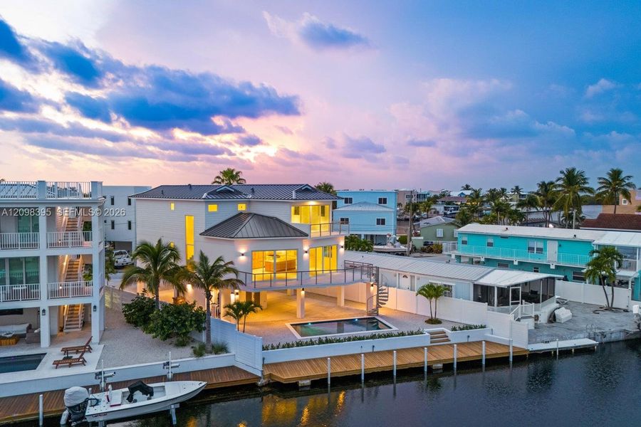 Condo located in Key Largo, FL showcasing its design and architecture (Image 3).
