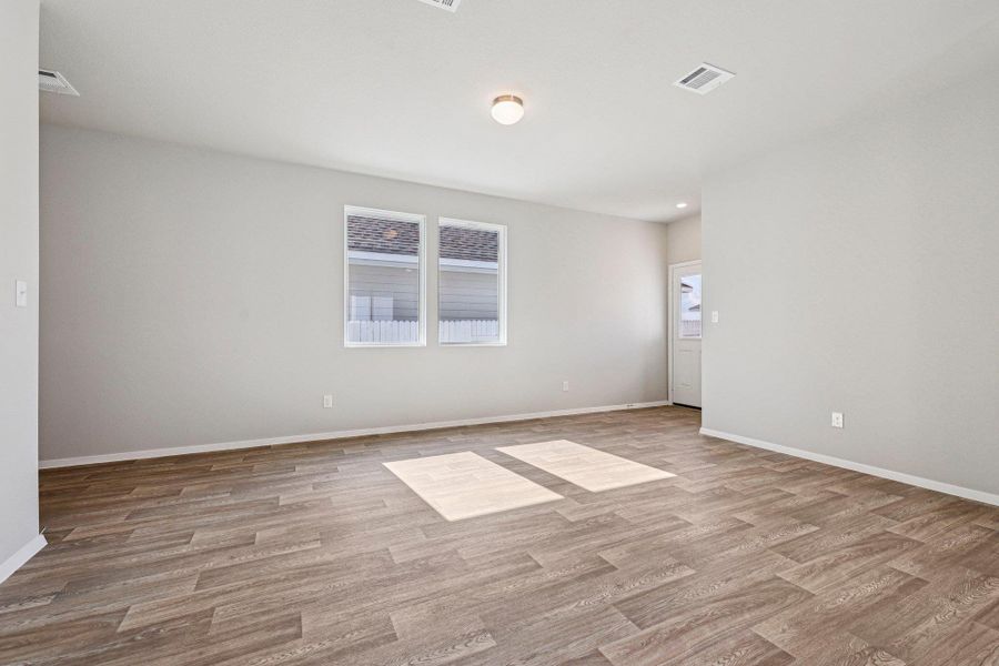 Spacious, unfurnished interior of a new home in Harvest Ridge, Elgin (Image 16).