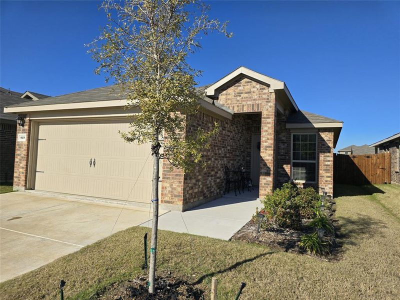 View of front facade with a front lawn and a garage