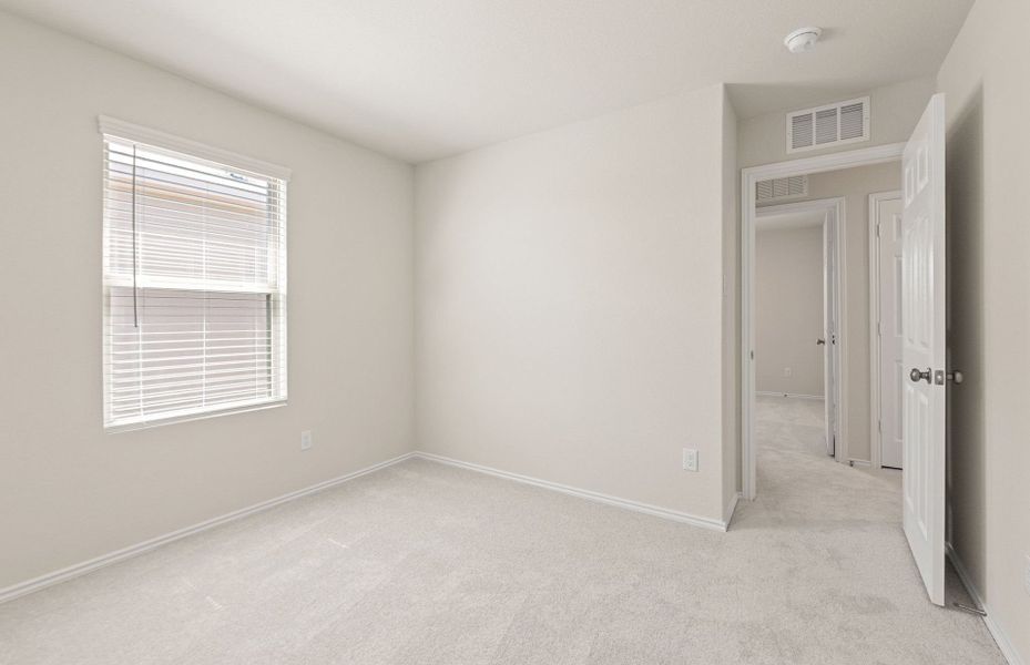 Spacious, unfurnished interior of a new home in Sonterra, Jarrell (Image 33).