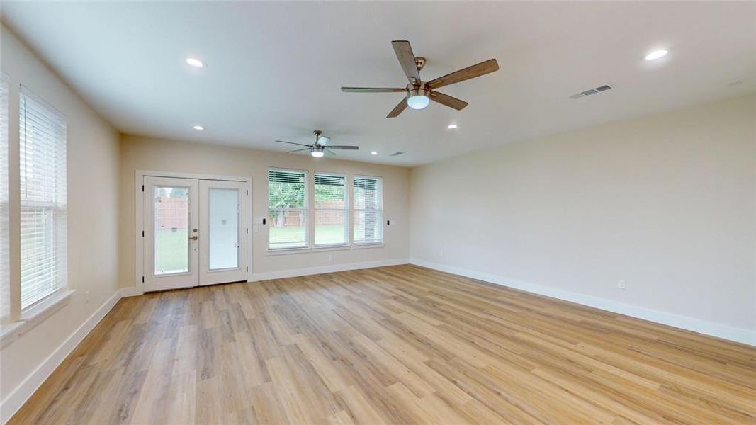 Spacious, unfurnished interior of a new home in , Grand Prairie (Image 27).