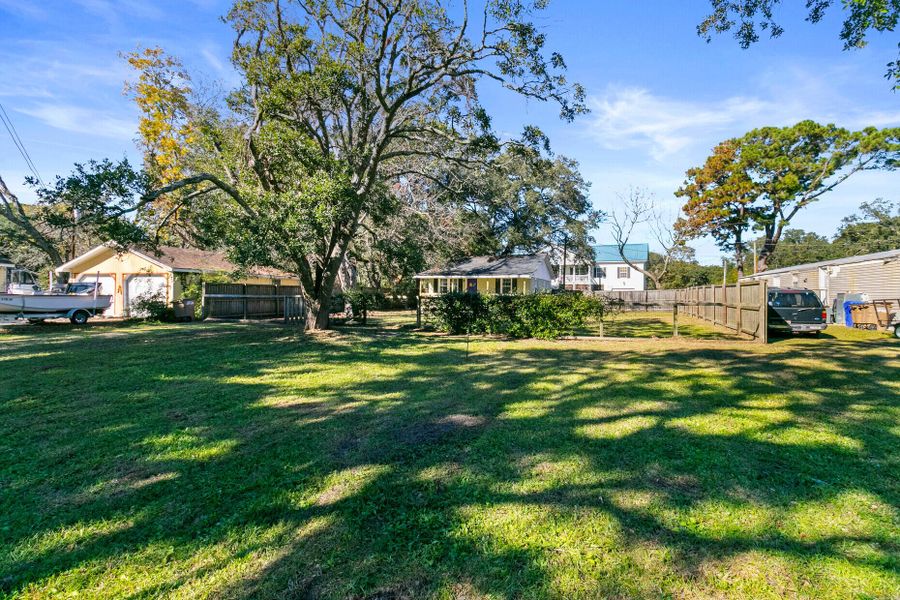 Natural landscape and outdoor views near in Charleston (Image 25). Natural landscape and outdoor views near in Charleston (Image 25).