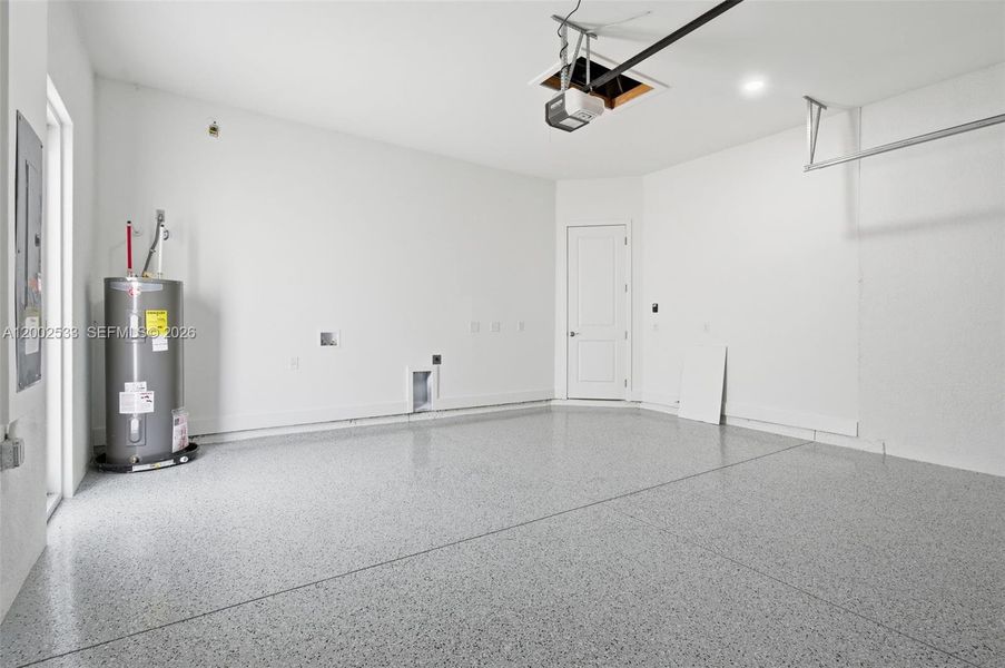 Spacious, unfurnished interior of a new home in , Lehigh Acres (Image 20).