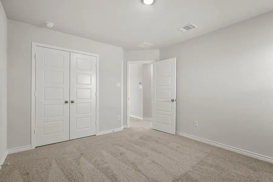 Spacious, unfurnished interior of a new home in Rocky Creek Crossing, Fort Worth (Image 11).