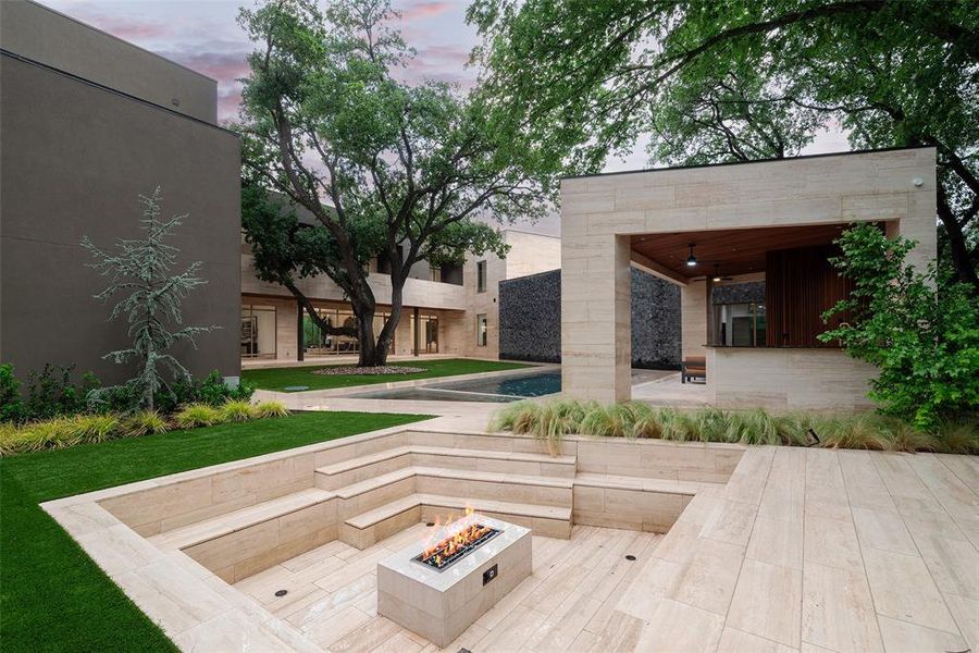 Exterior details and patio area of a home in , Dallas (Image 24).
