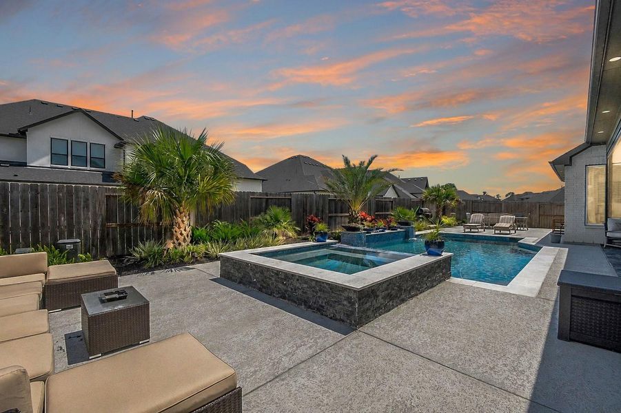 An additional lounge area to soak up some sun. An additional lounge area to soak up some sun.