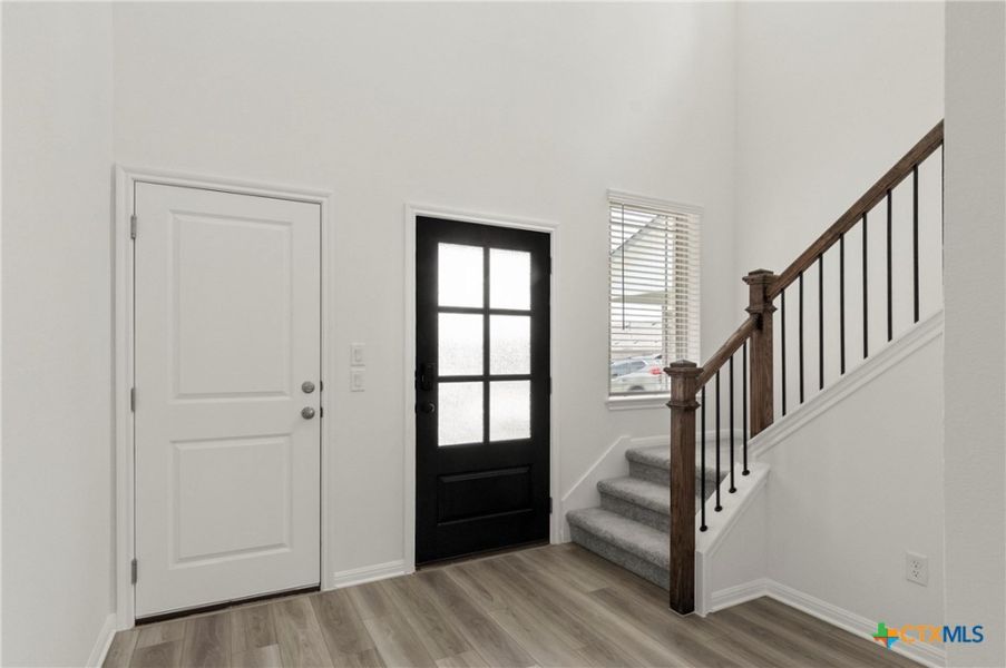 Spacious, unfurnished interior of a new home in Crosswinds, Kyle (Image 18).