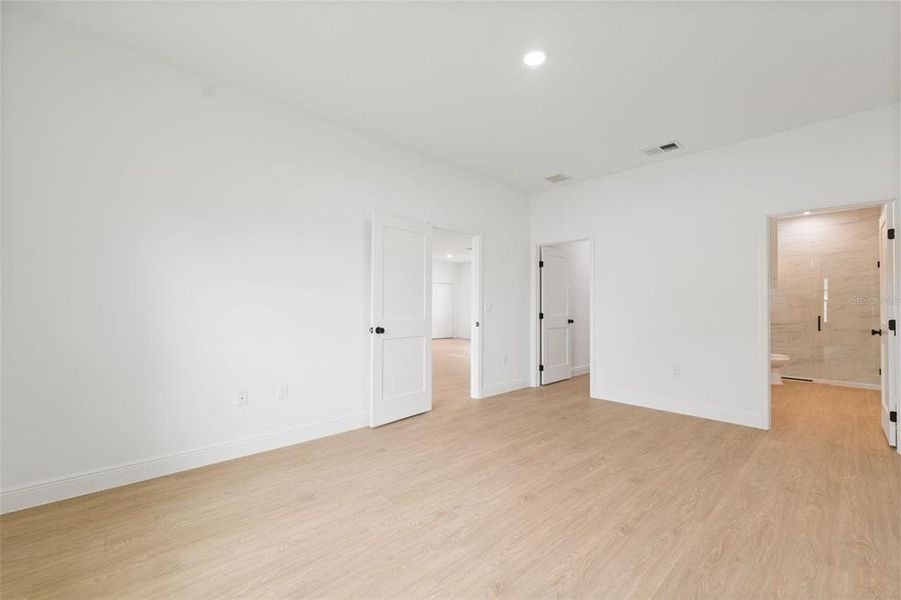 Spacious, unfurnished interior of a new home in , Ocala (Image 31).