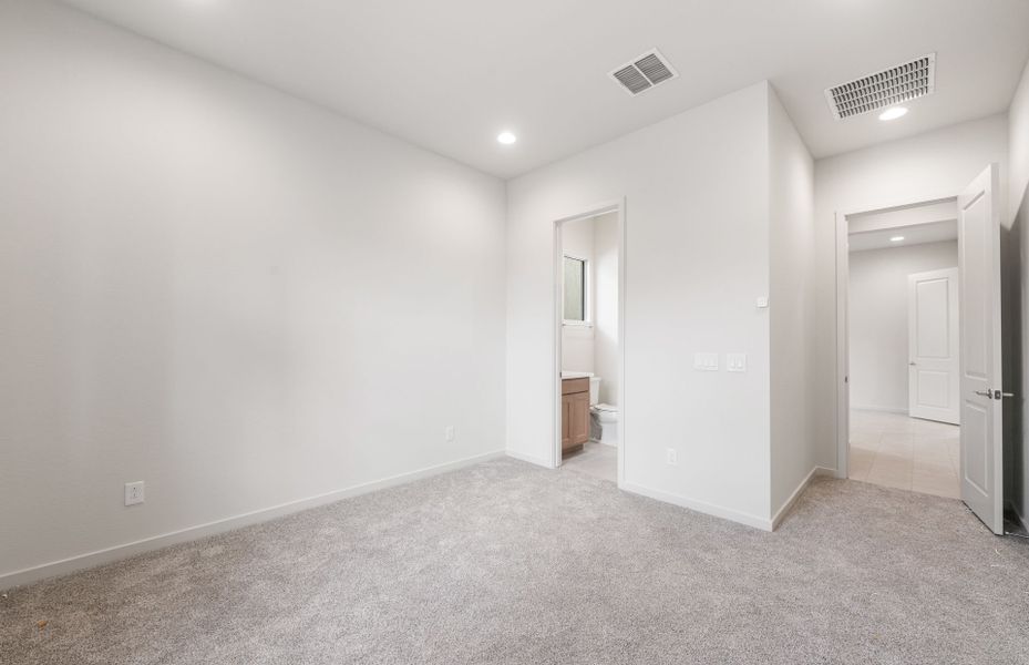 Spacious, unfurnished interior of a new home in Legado West, Queen Creek (Image 28).
