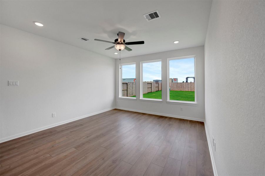 Spacious, unfurnished interior of a new home in Jordan Ranch - Terrace Collection, Fulshear (Image 17). Spacious, unfurnished interior of a new home in Jordan Ranch - Terrace Collection, Fulshear (Image 17).