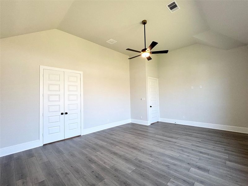 Spacious, unfurnished interior of a new home in Fulbrook on Fulshear Creek, Fulshear (Image 18).