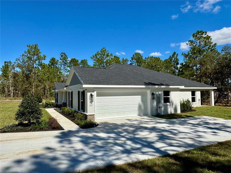 Exterior details and patio area of a home in , Dunnellon (Image 29). Exterior details and patio area of a home in , Dunnellon (Image 29).