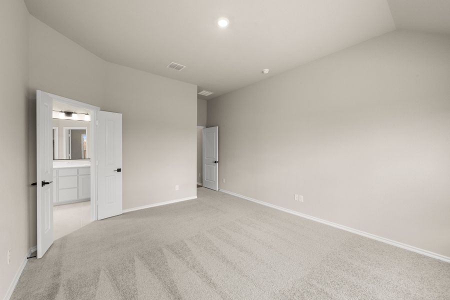 Spacious, unfurnished interior of a new home in Pirate Village, Granbury (Image 21). Spacious, unfurnished interior of a new home in Pirate Village, Granbury (Image 21).