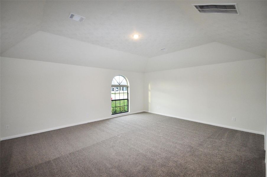 Spacious, unfurnished interior of a new home in Pedregal, League City (Image 37). Spacious, unfurnished interior of a new home in Pedregal, League City (Image 37).