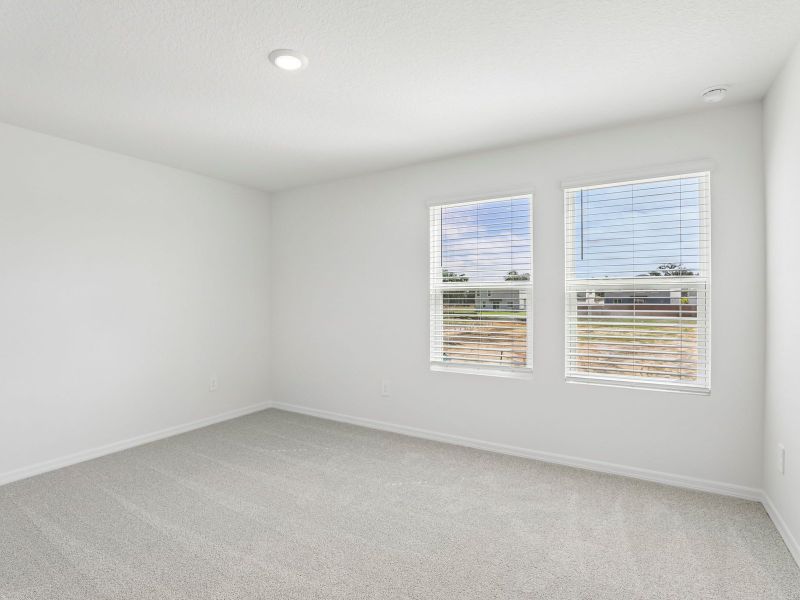 Spacious, unfurnished interior of a new home in Hilltop Vistas, Dade City (Image 14).