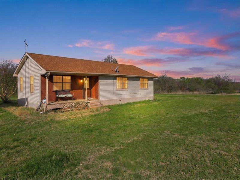 Exterior details and patio area of a home in , Grandview (Image 10).