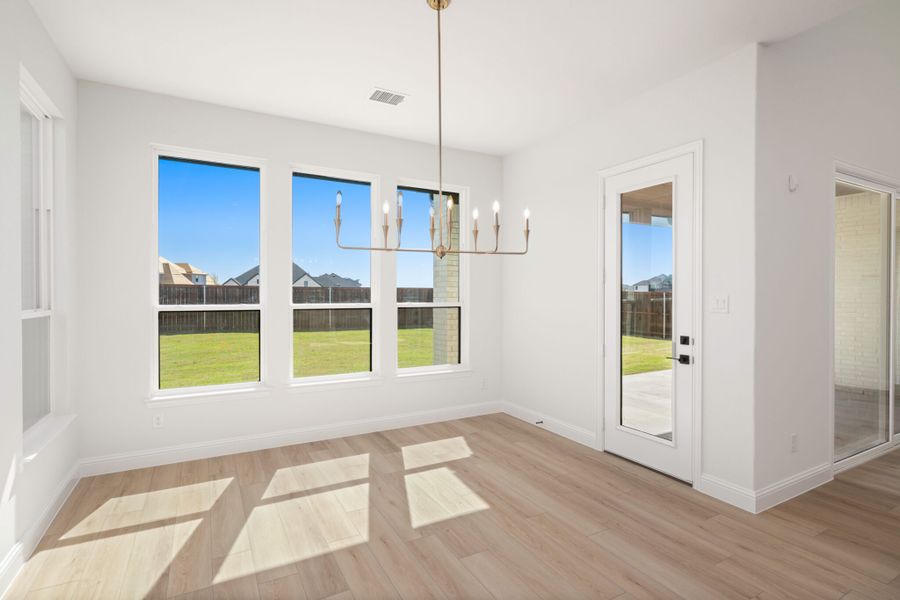 Spacious, unfurnished interior of a new home in Cambridge Crossing, Celina (Image 28).
