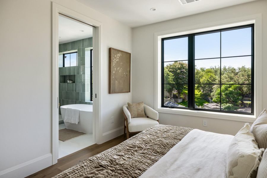 Furnished interior view inside a new home in , Horseshoe Bay (Image 11).